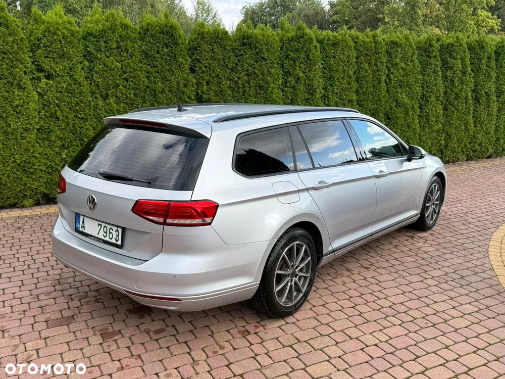 Volkswagen Passat 2.0 TDI SCR Trendline - 12