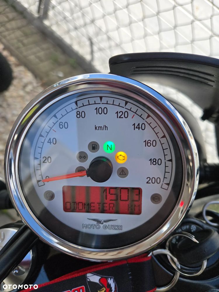 Moto Guzzi V9 - 12
