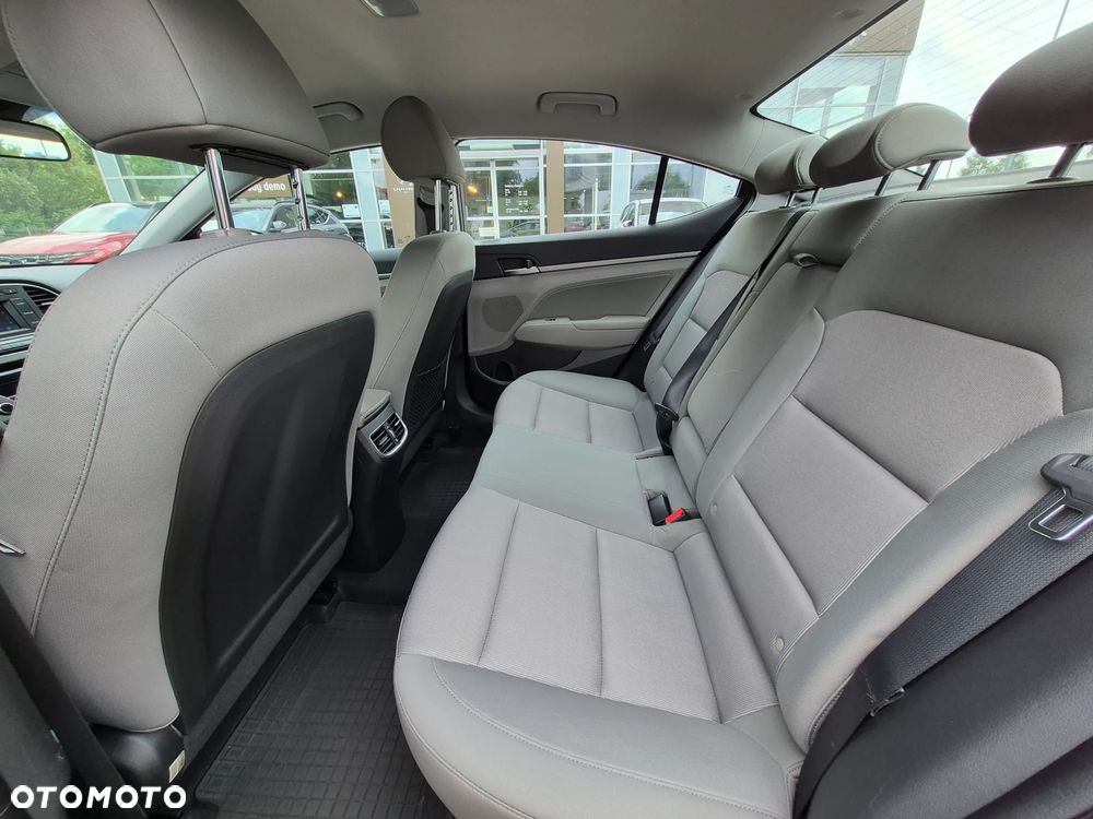 Hyundai Elantra 1.6 Comfort - 15