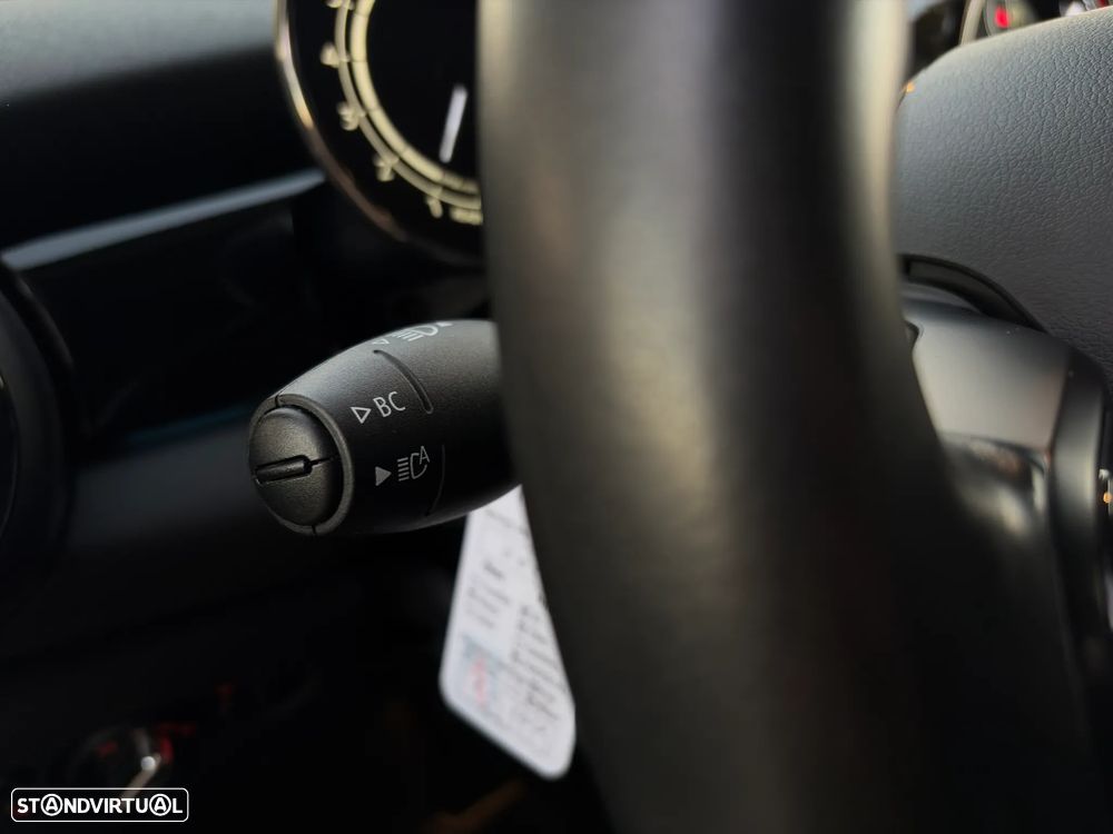 MINI 5 Portas Cooper Aut. Essential - 31