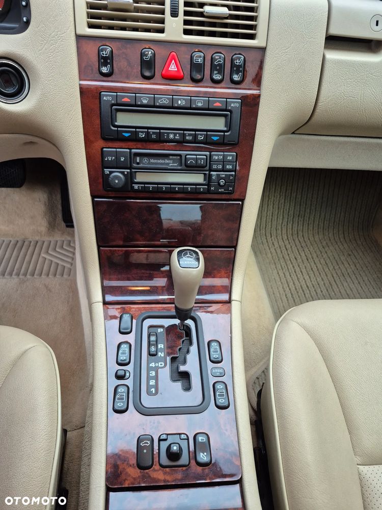 Mercedes-Benz Klasa E 320 4-Matic Elegance - 12