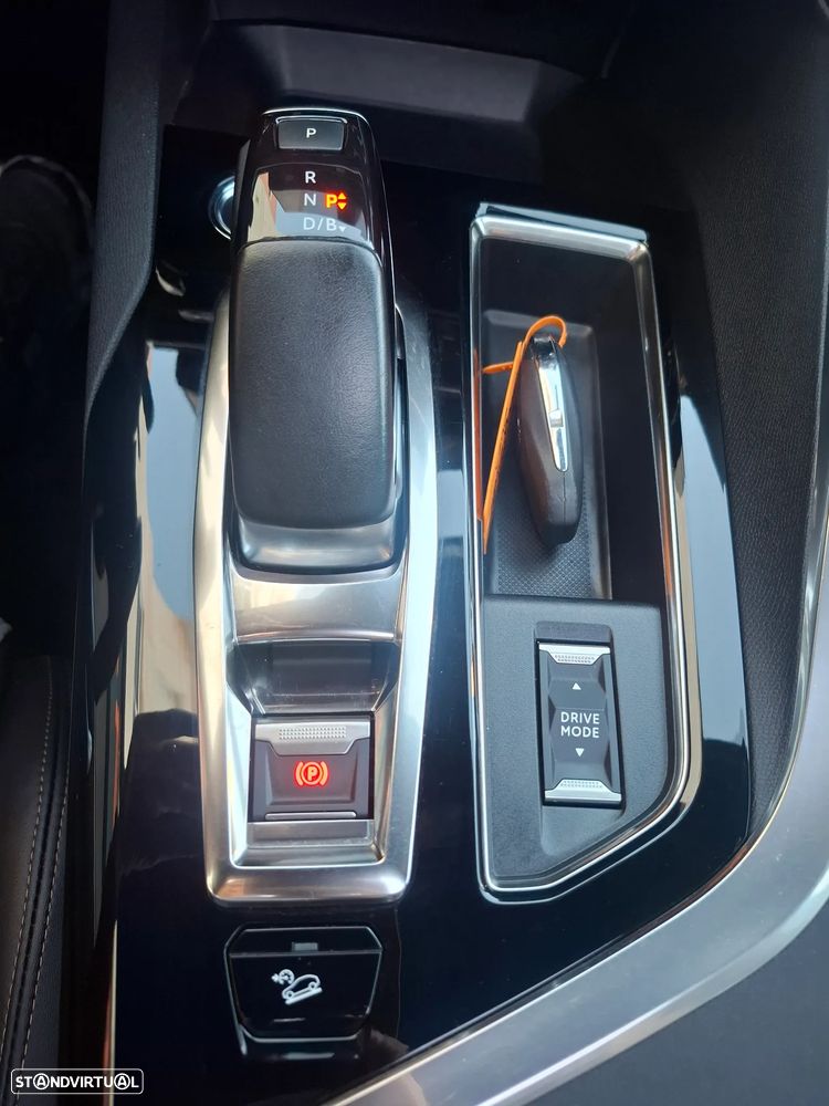 Peugeot 3008 1.6 Hybrid4 GT Pack e-EAT8 - 23