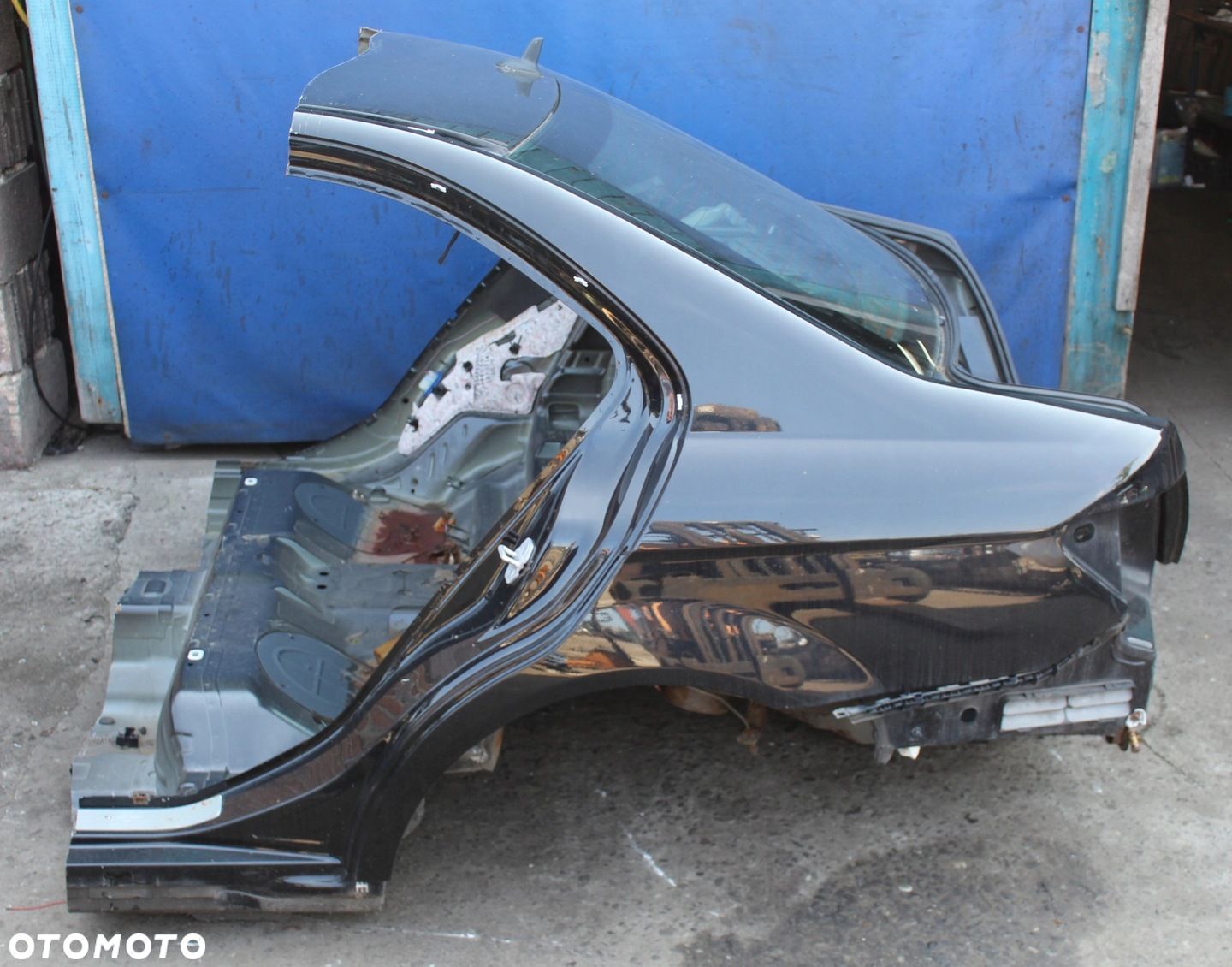 ĆWIARTKA BŁOTNIK TYŁ MERCEDES W204 SEDAN - 1