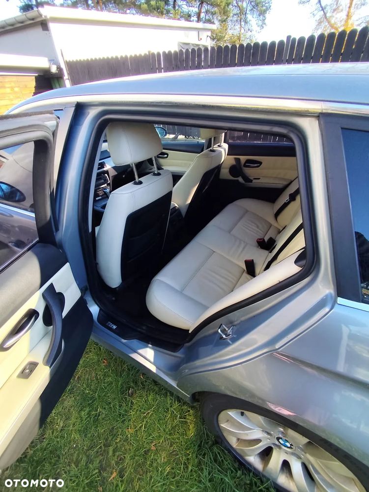 BMW Seria 3 330xi - 11