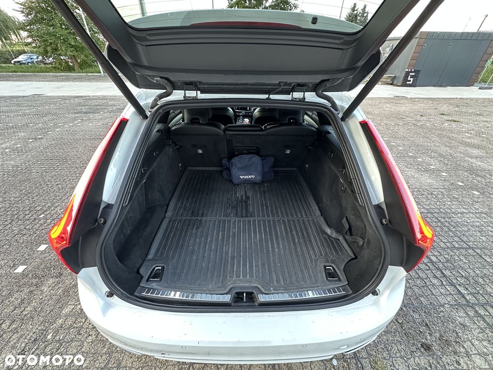 Volvo V90 D5 AWD R-Design - 19
