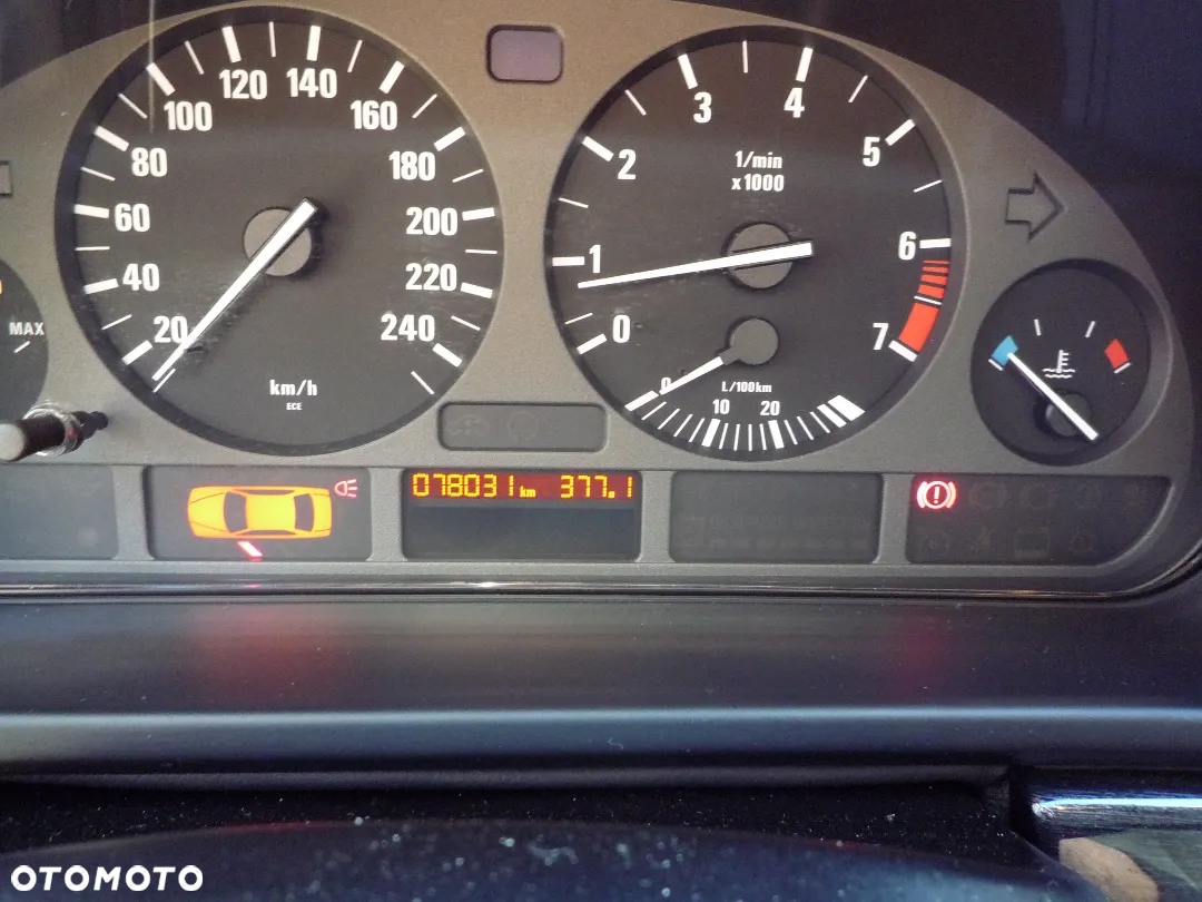 BMW Seria 5 520i - 39