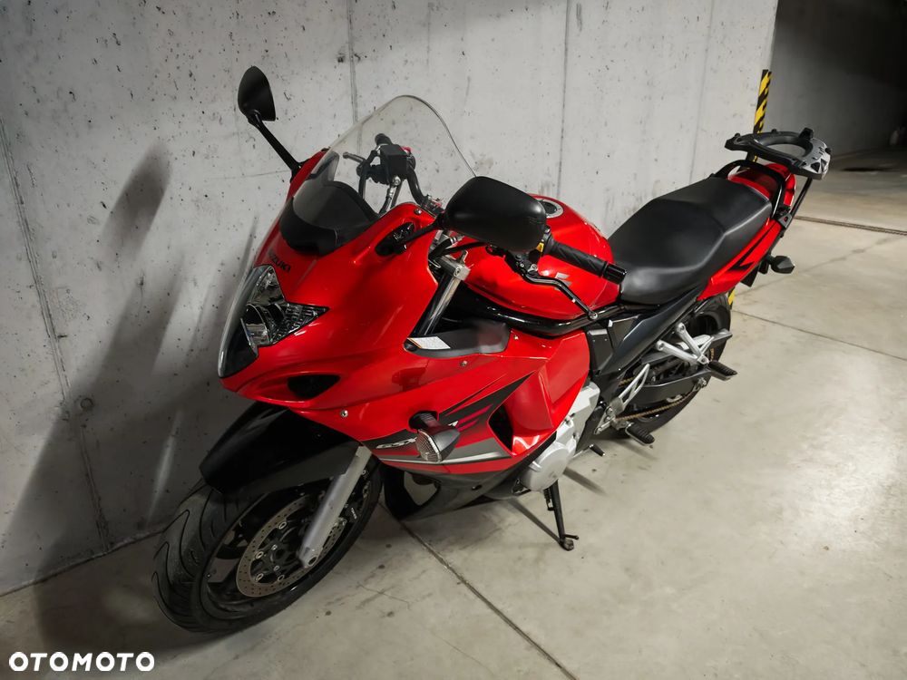 Suzuki GSX - 12