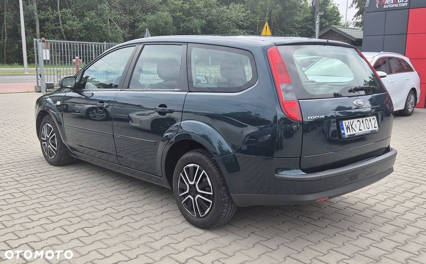 Ford Focus 1.6 Trend + - 5