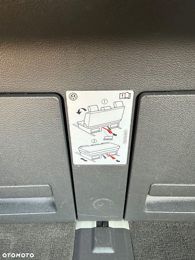 Volkswagen Multivan - 33