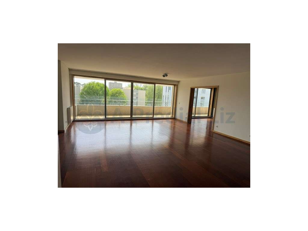 Apartamento T3+1 - À Rua da Venezuela - Grande imagem: 2/13