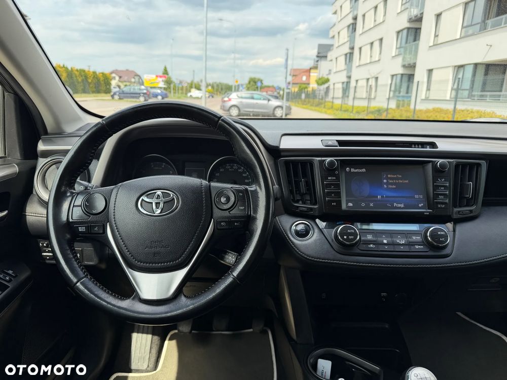 Toyota RAV4 2.0 D-4D Premium 4x2 - 18