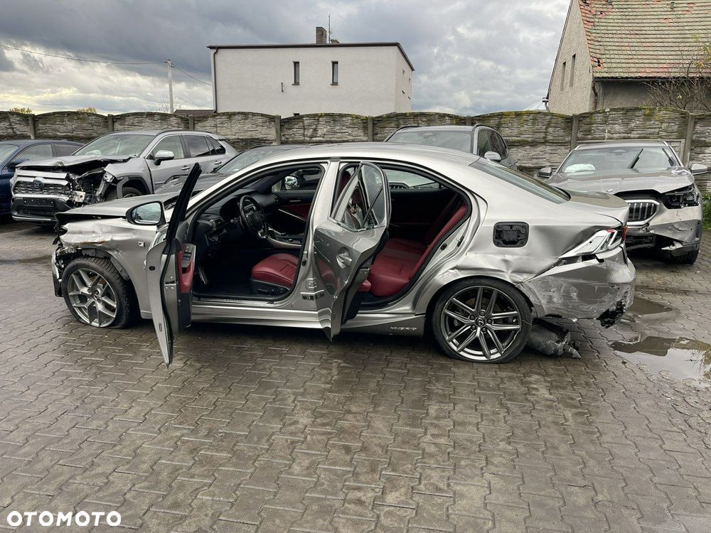 Lexus IS 300h F Sport Edition - 4