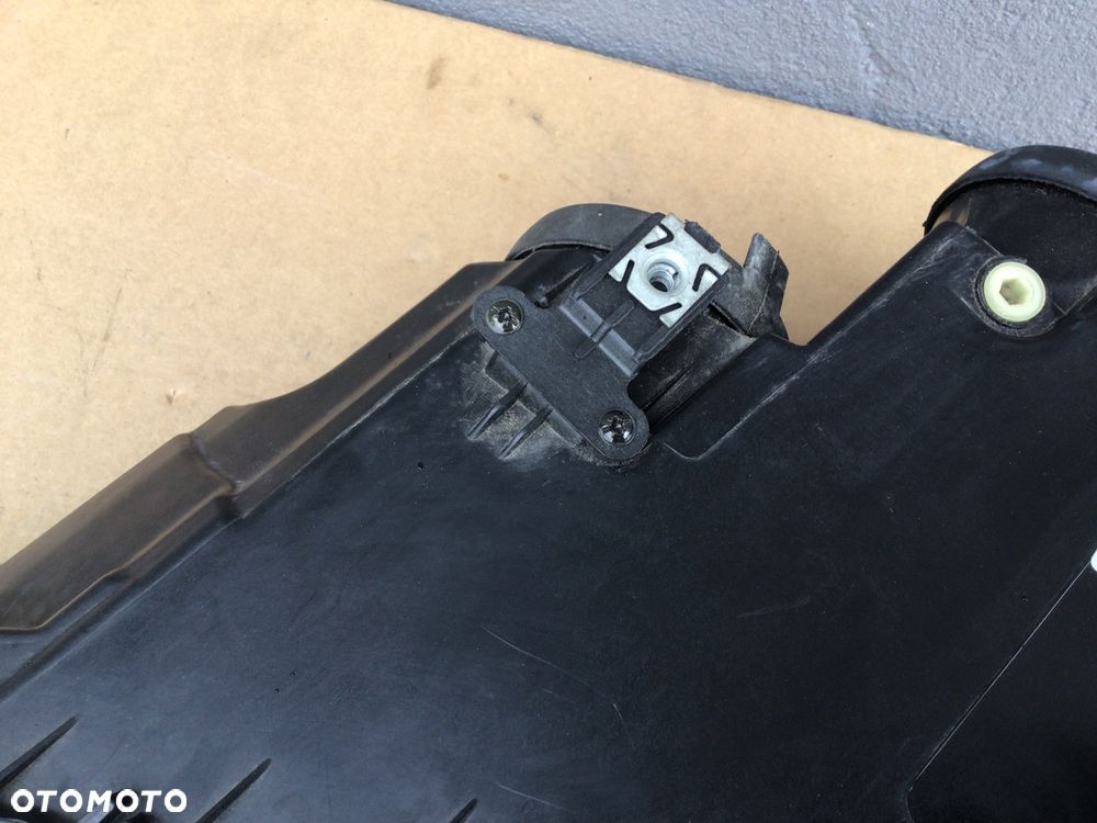 Lampa przednia lewa VW Polo 2G1 - 5