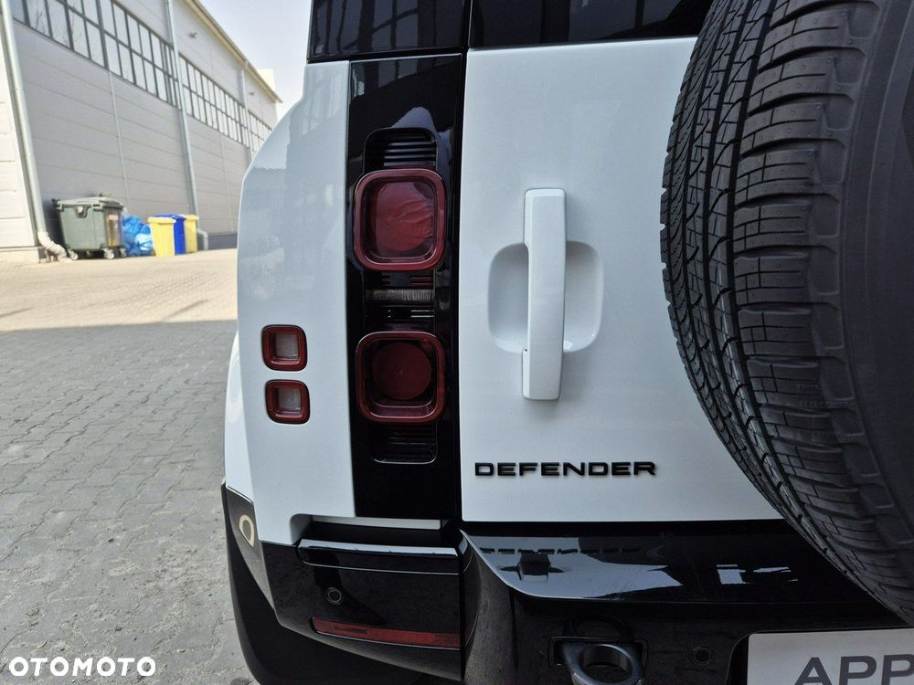 Land Rover Defender - 36