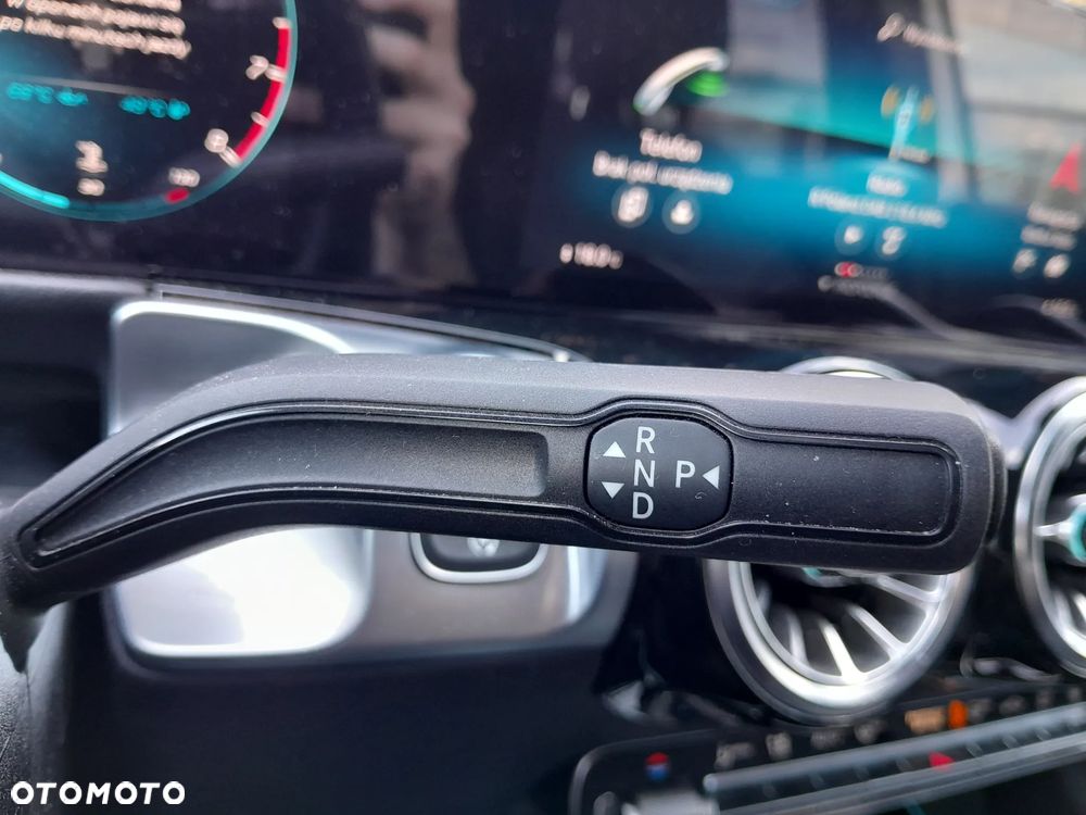 Mercedes-Benz GLB - 14