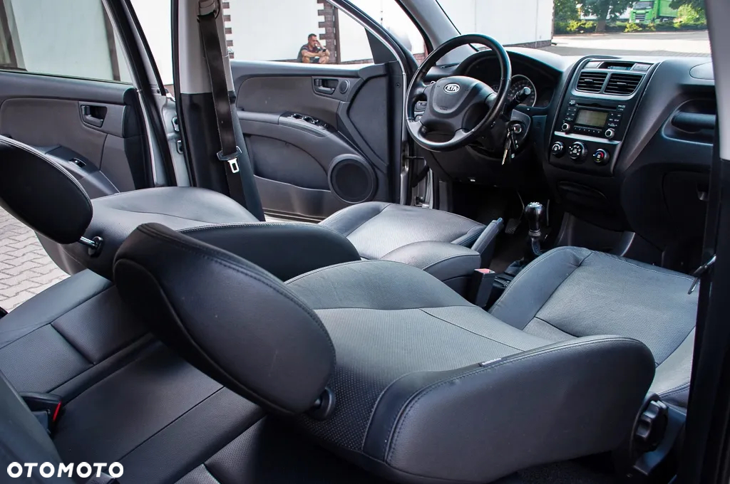 Kia Sportage 2.0 Tour - 24