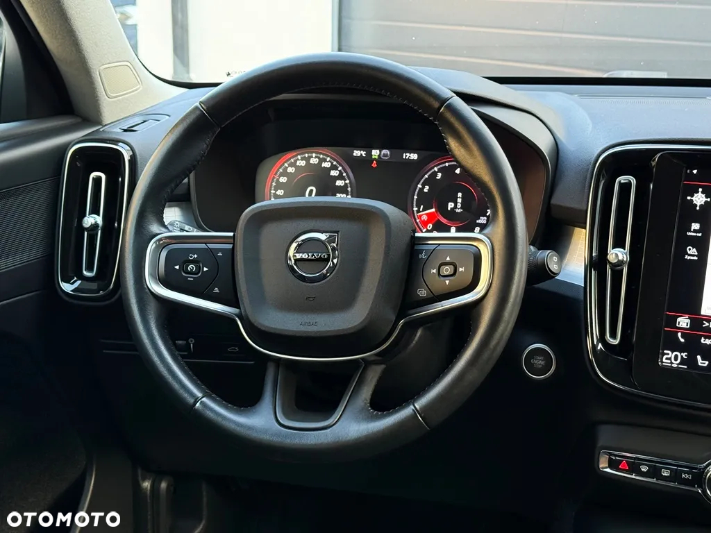 Volvo XC 40 B4 B AWD Geartronic Momentum Pro - 39