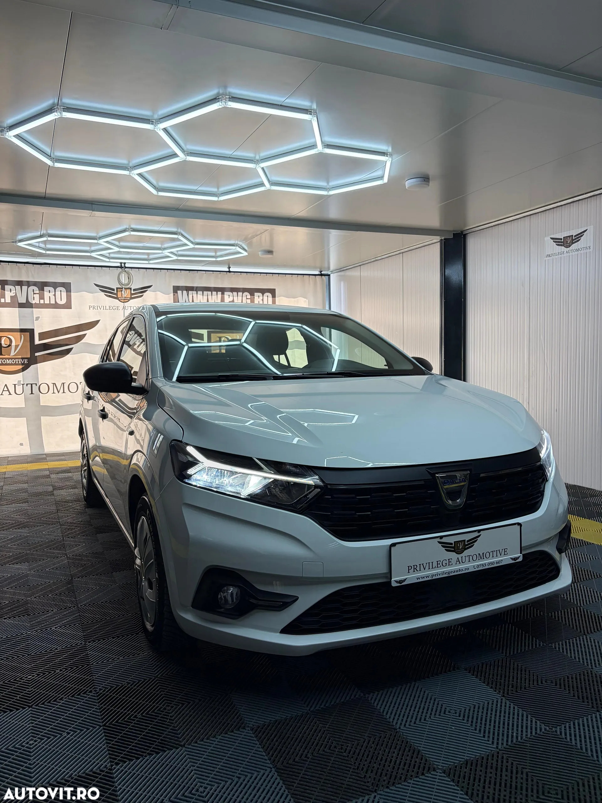 Dacia Logan TCe 90 Essential - 3