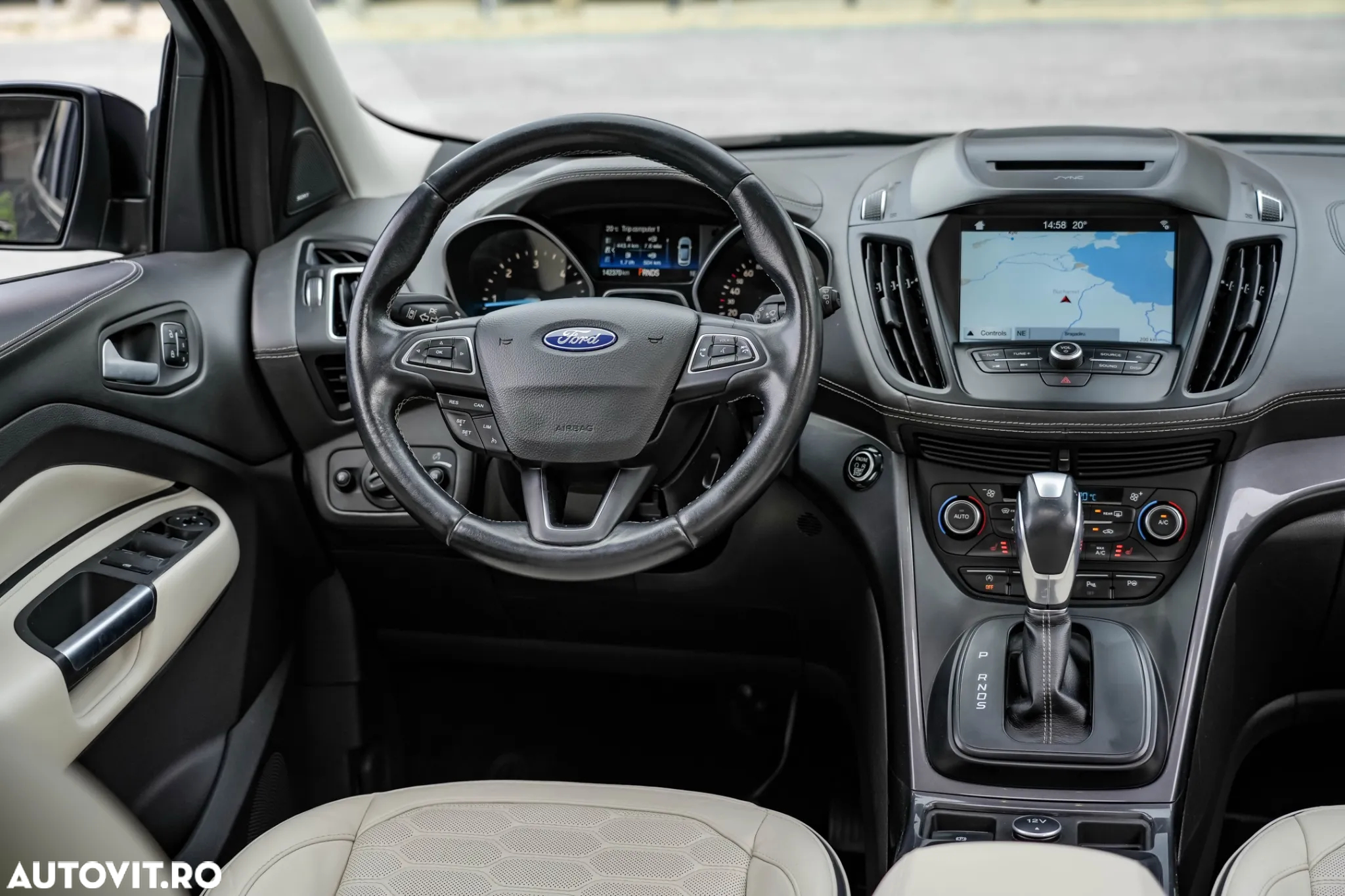 Ford Kuga 2.0 TDCi 4WD Powershift Vignale - 13