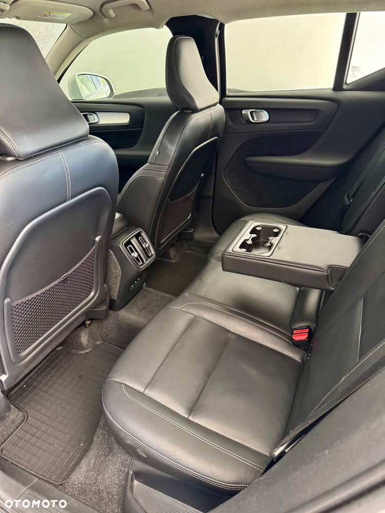 Volvo XC 40 B4 B Momentum Pro - 24