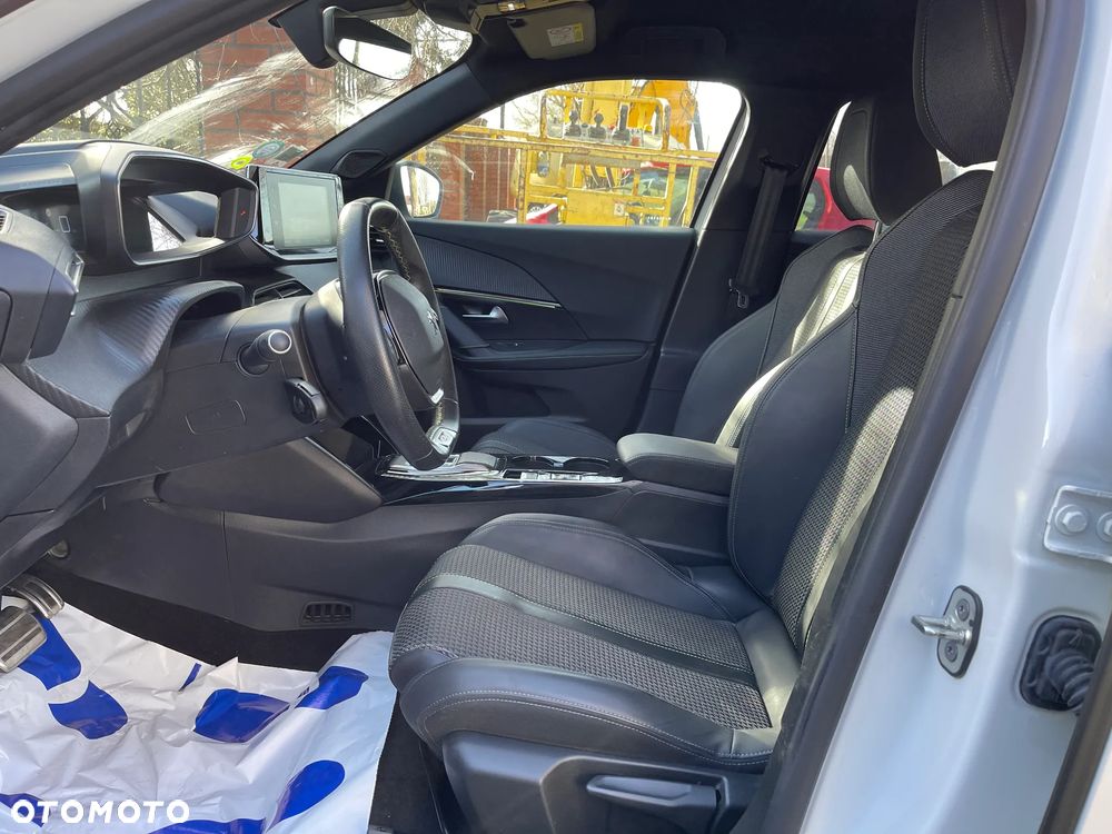 Peugeot 2008 50kWh GT - 16