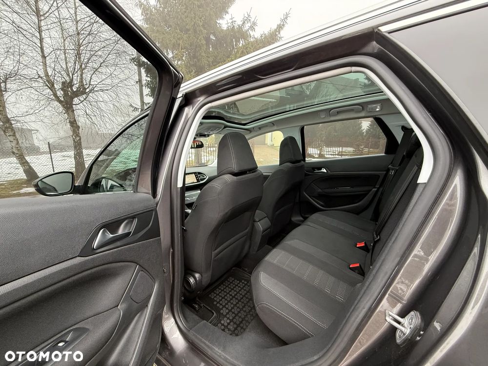 Peugeot 308 1.2 PureTech GPF Allure Pack S&S EAT8 - 24