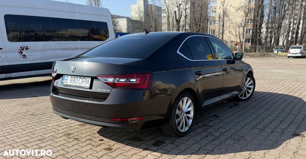 Skoda Superb 2.0 TDI DSG Ambition - 4