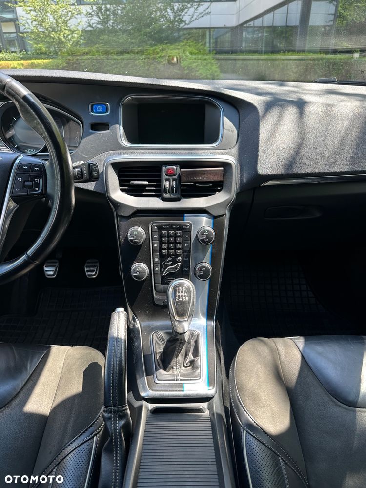Volvo V40 D4 R-Design - 10