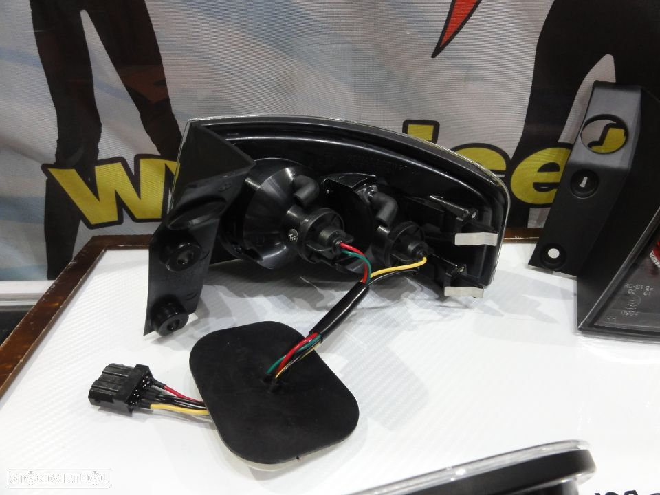 Farois / farolins traseiros tipo lexus Seat Ibiza 6L fundo preto - 9