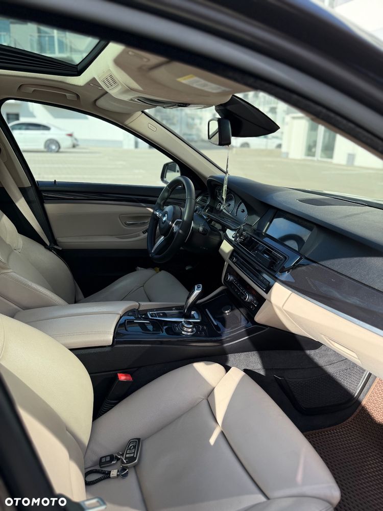 BMW Seria 5 525d xDrive - 16