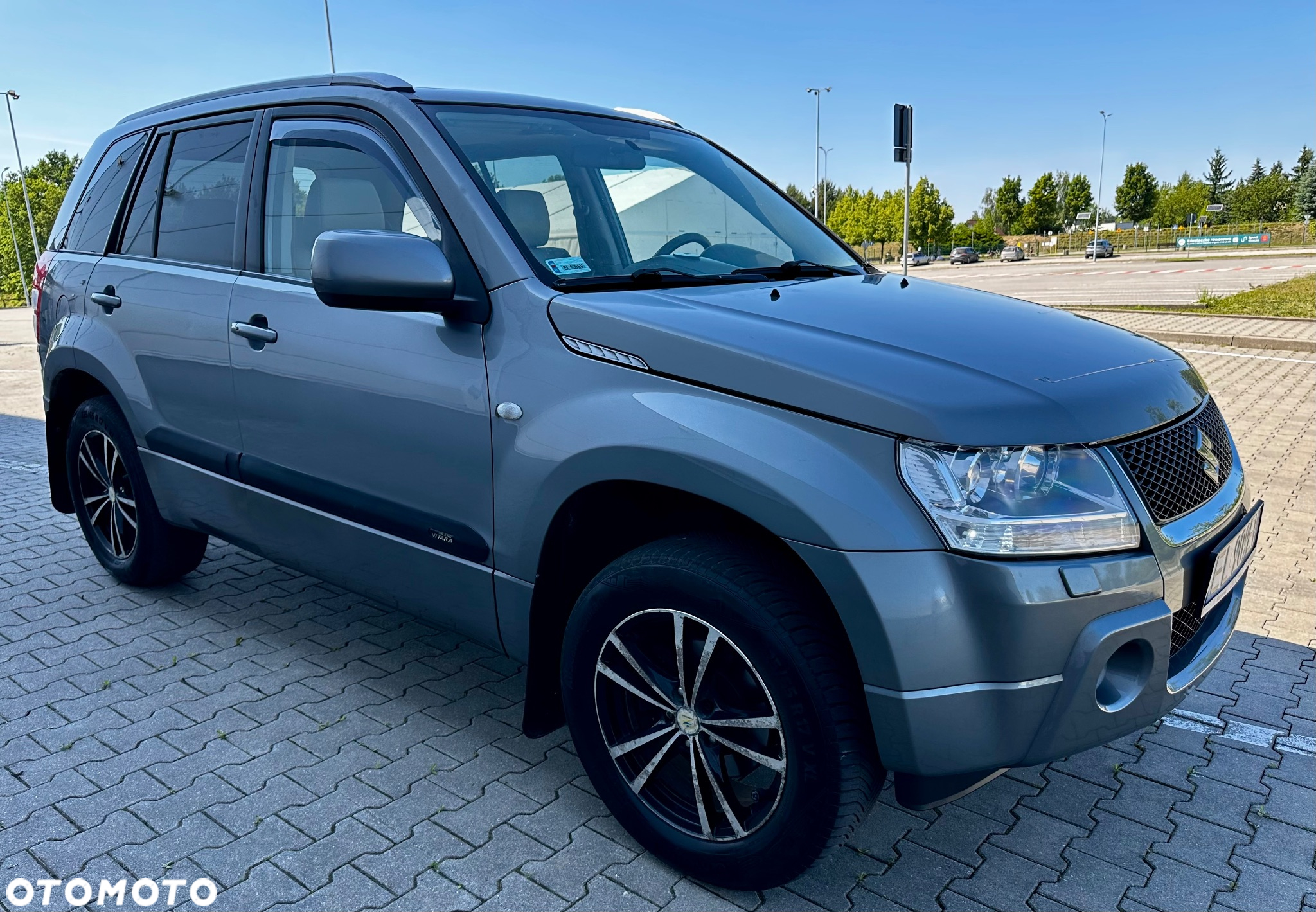 Suzuki Grand Vitara 2.0 De luxe - 2