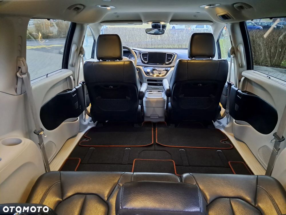 Chrysler Pacifica - 28