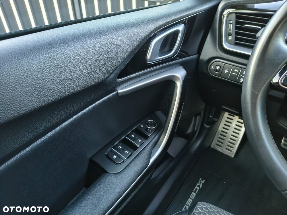 Kia XCeed 1.6 GDI DCT6 OPF Platinum Edition - 37