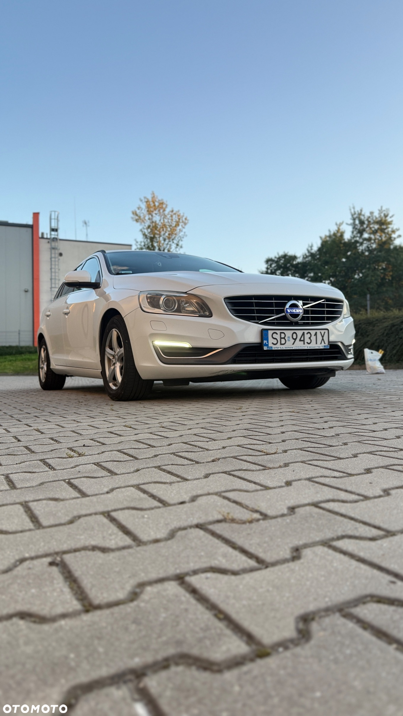 Volvo V60 D4 Drive-E Momentum - 3