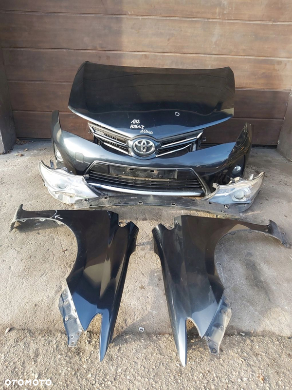 Toyota Auris II zderzak maska błotnik chłodnica pas przedni kompletny przód
