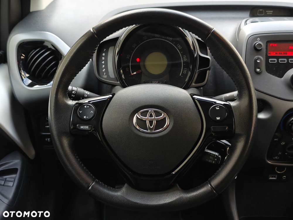 Toyota Aygo x-play - 16