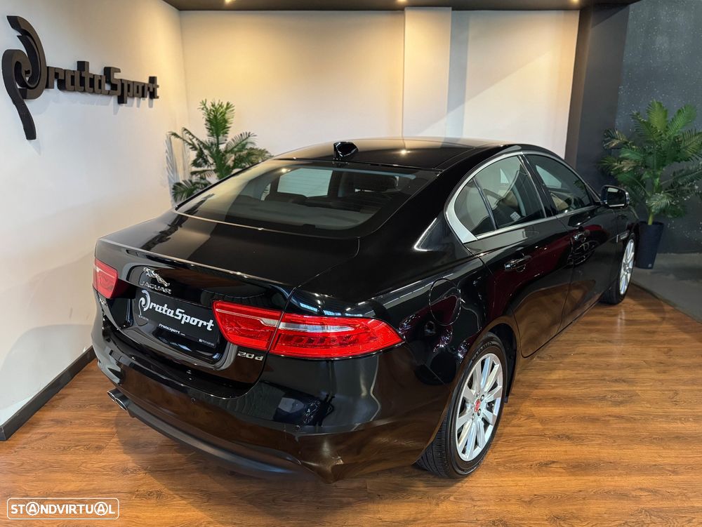 Jaguar XE 2.0 D R-Dynamic HSE - 42