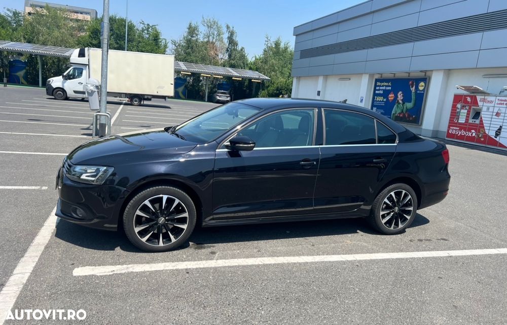 Volkswagen Jetta - 3