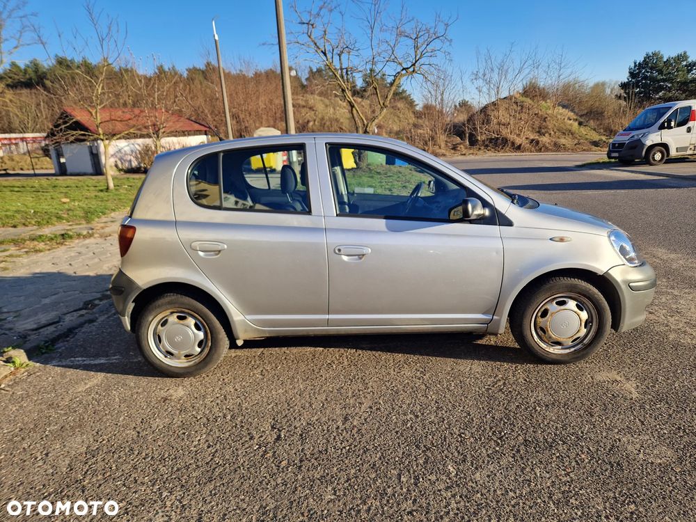 Toyota Yaris - 4
