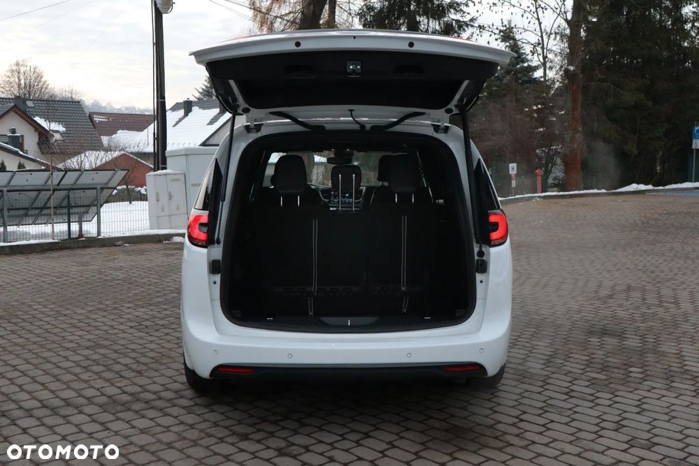 Chrysler Pacifica - 27