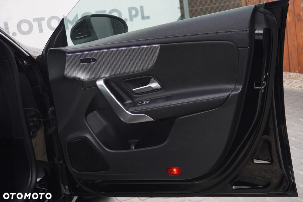 Mercedes-Benz CLA 180 7G-DCT Edition Progressive Line - 31