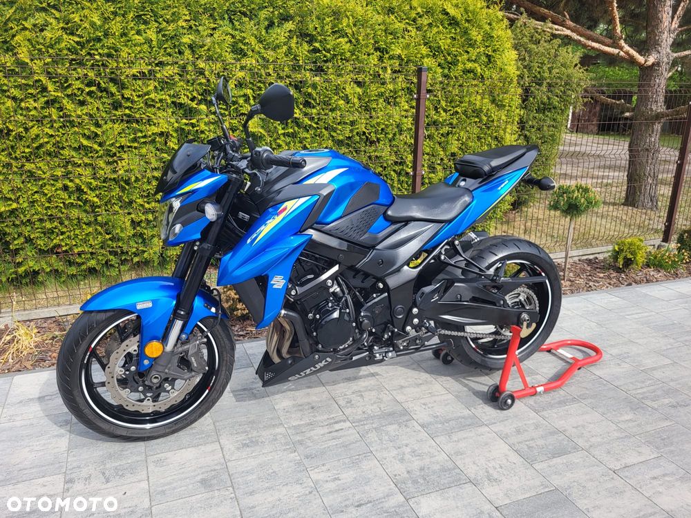 Suzuki GSX - 3