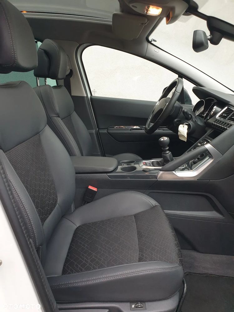 Peugeot 3008 HDi 150 Allure - 32