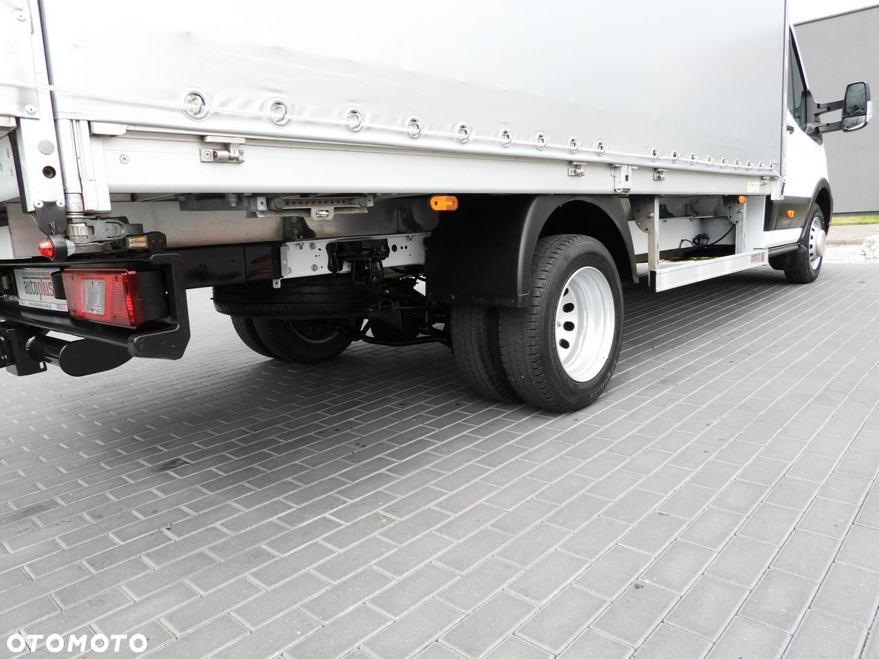 Ford TRANSIT  PLANDEKA 8 PALET TEMPOMAT LEDY BLIŹNIACZE KOŁA KLIMATYZACJA  130KM - 17