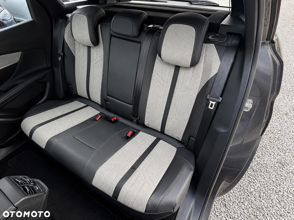 Peugeot 3008 1.6 PureTech HYbrid4 GT Line S&S EAT8 - 28