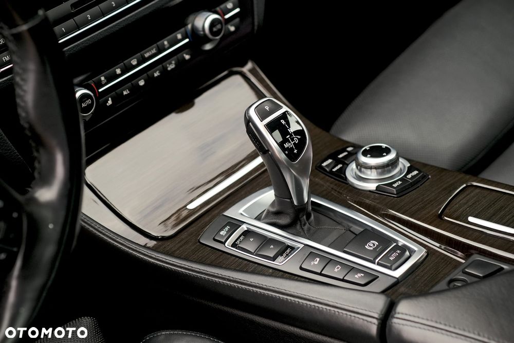 BMW Seria 5 535i xDrive Sport-Aut - 14