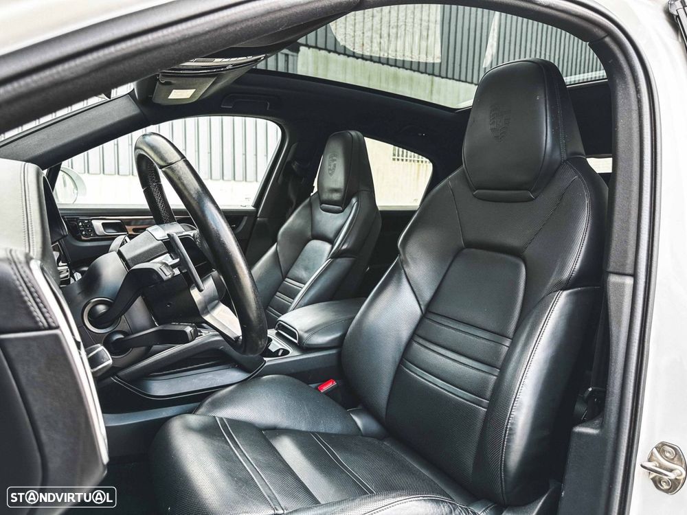 Porsche Cayenne Coupé E-Hybrid - 9
