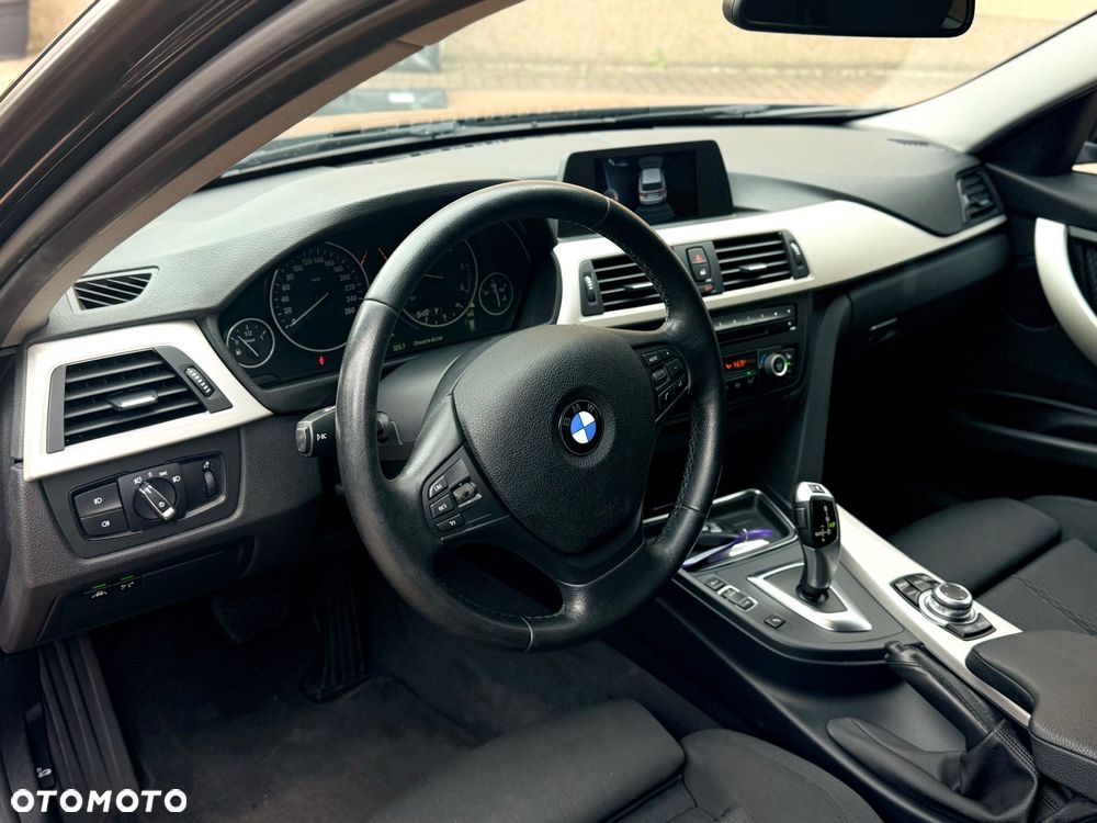 BMW Seria 3 320d - 17