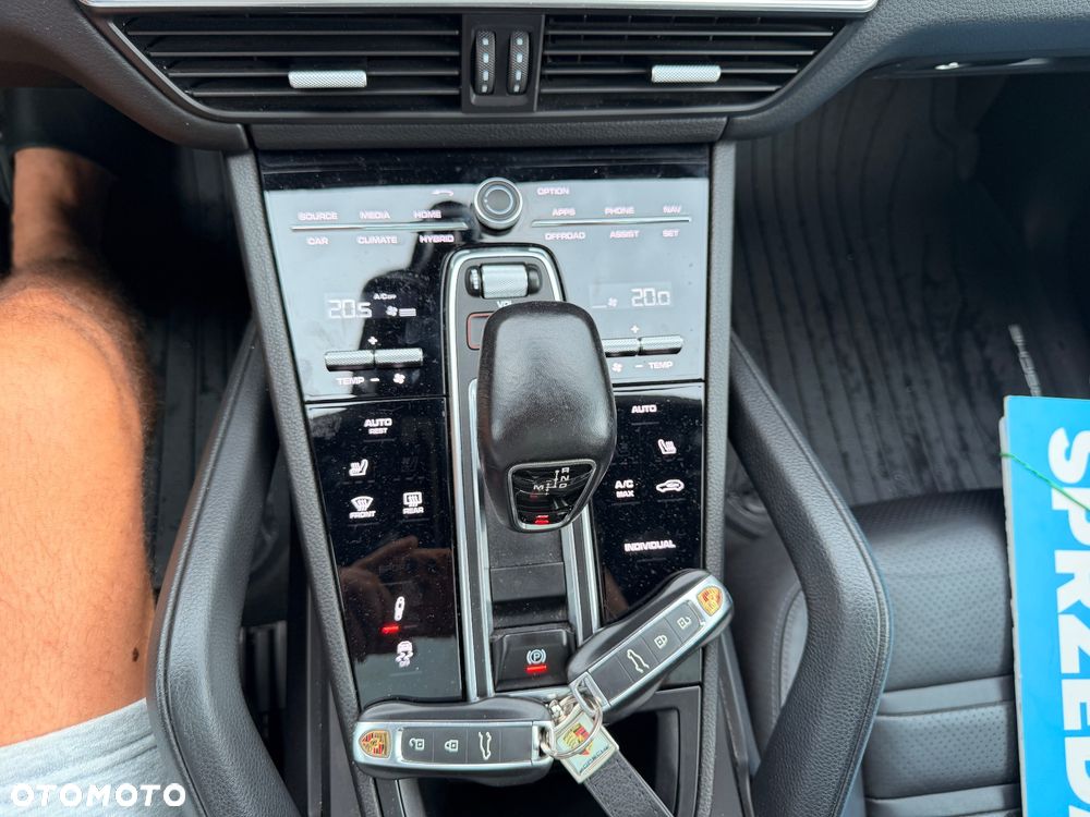 Porsche Cayenne E-Hybrid Platinum Edition - 34