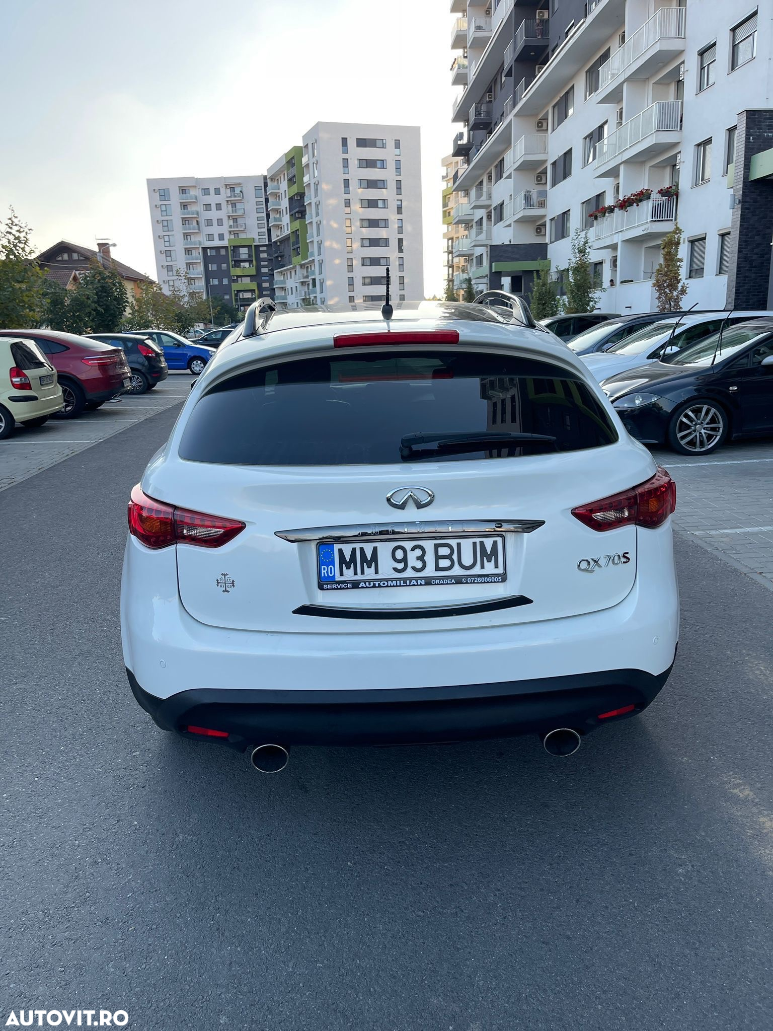 Infiniti QX70 - 6